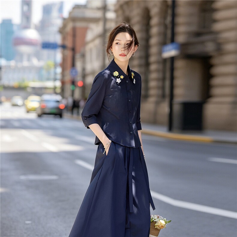 巨好看大方得体裙裤套装女2026夏新款时尚减龄装饰花职场风两件套,女装套装/套裙,水衣源