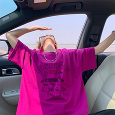 玫红色