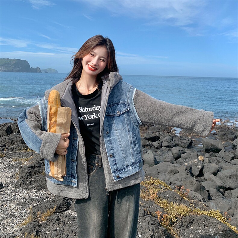 羊羔毛连帽拼接牛仔加厚派克服女冬季2024新款美式时髦机车服棉服，女装羊羔毛/颗粒绒，纯色衣恋