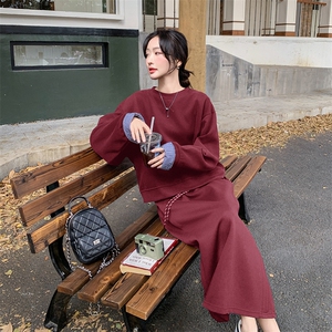 安哥拉红设计感卫衣套装春秋女2025新款今年流行休闲半身裙两件套图片