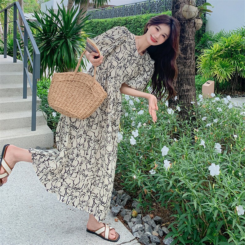 后背蝴蝶结碎花泡泡袖连衣裙女夏2024新款流行绝美赫本风气质长裙,女装连衣裙,2C032