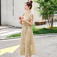 印花连衣裙女夏季2025新款高级感小个子气质收腰显瘦v领夏日裙子，女装连衣裙，欣贝拉