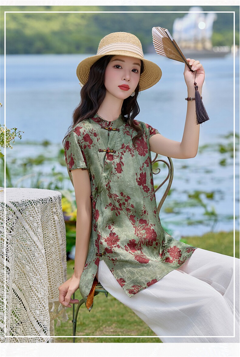 2026年夏季新中式套装，绿低红花中式上衣配白色裤子，松弛显瘦,女装套装/套裙,米莱