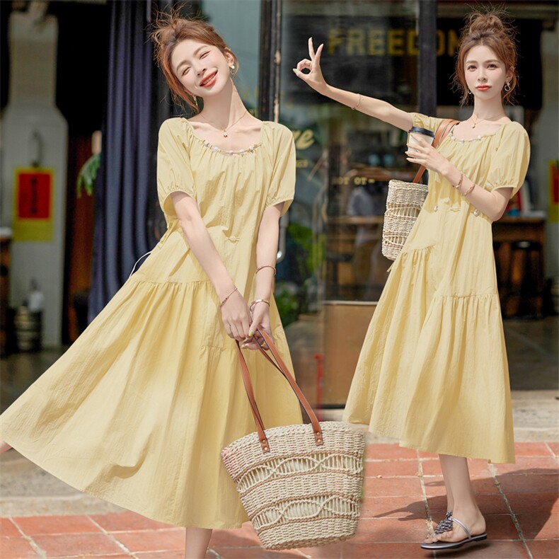 奶黄色设计感钉珠漂亮绝美泡泡袖连衣裙女夏季法式独特别致A字裙，女装连衣裙，意芙