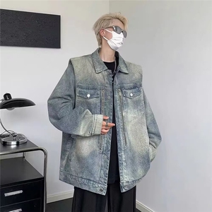 春秋水洗蓝色夹克男女宽松设计感重工做旧垫肩牛仔外套chic潮,牛仔大衣搭配短靴图片