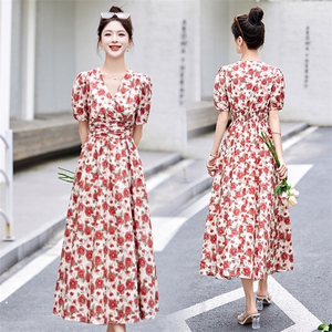 夏季碎花甜美连衣裙女装高级感时尚优雅显瘦超好看度假少女裙子夏图片