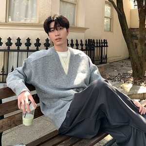 D082-P63 撞色假两件春秋新款宽松慵懒套头薄款设计感针织衫图片