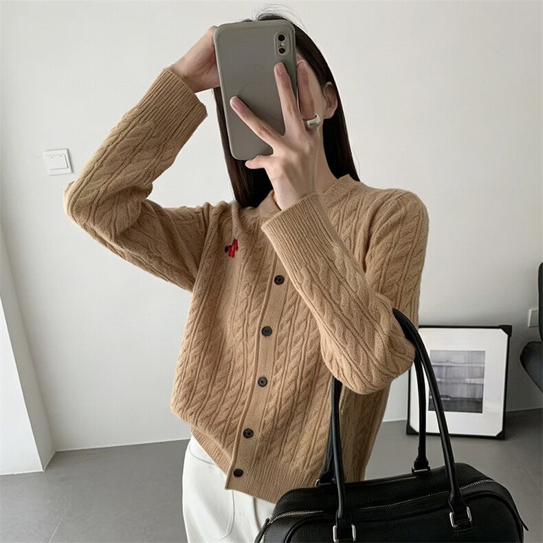 2026年秋季时尚百搭通勤简约休闲圆领麻花小马开衫,女装羊毛衫,新胜羊绒