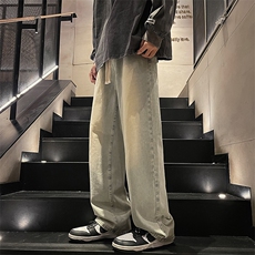泥黄色