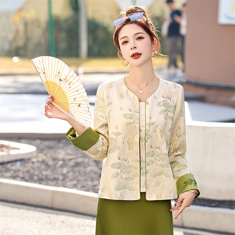 新中式国风外套女2025春秋新款今年流行超火小香风短款绿色花唐装,女装短外套,美沁