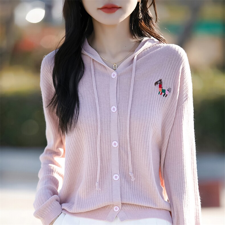 25春秋精纺羊毛开衫女坑条连帽刺绣小马针织毛衣外套宽松帽衫上衣图片