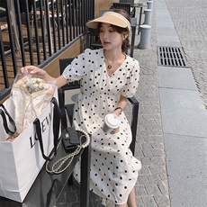 法式气质v领波点连衣裙女2025夏季新款韩版收腰显瘦温柔风长裙子，女装连衣裙，2C037