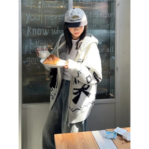 2024秋季新款白色连帽针织衫外套男女情侣装潮牌设计感男士毛衣图片