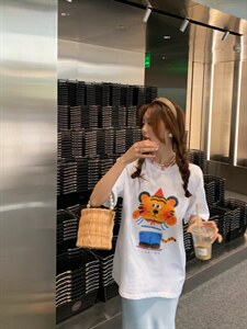夏季新款老虎印花短袖图片