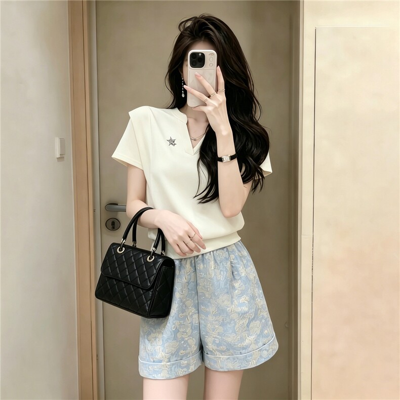 高级感时尚气质套装女夏新款V领短袖上衣提花阔腿短裤两件套潮流图片