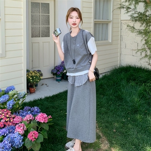假两件格子拼接卫衣半身裙套装女夏2025新款休闲运动两件套高级感图片