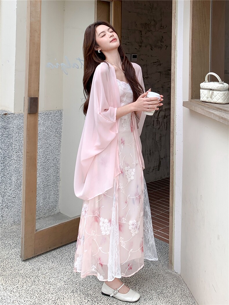 《现货26夏上新》吊带蕾丝刺绣重工仙女裙防晒仙气飘飘外披两件套,女装连衣裙,时尚风爆