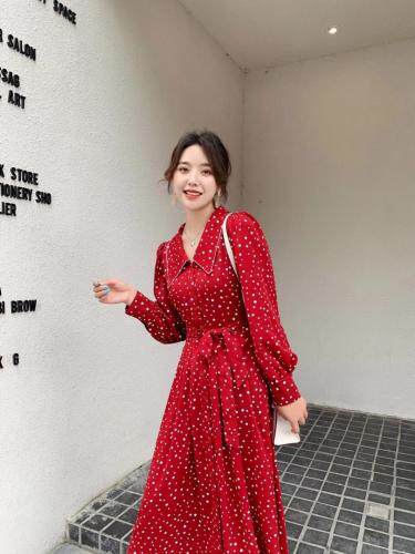 它来了大爱这个波点长裙?小翻领V型的设计·拥有天鹅颈不是问，其它，潘大利