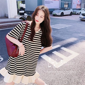 休闲气质条纹拼接连衣裙女夏2025新款独特漂亮减龄超火小个子裙子图片