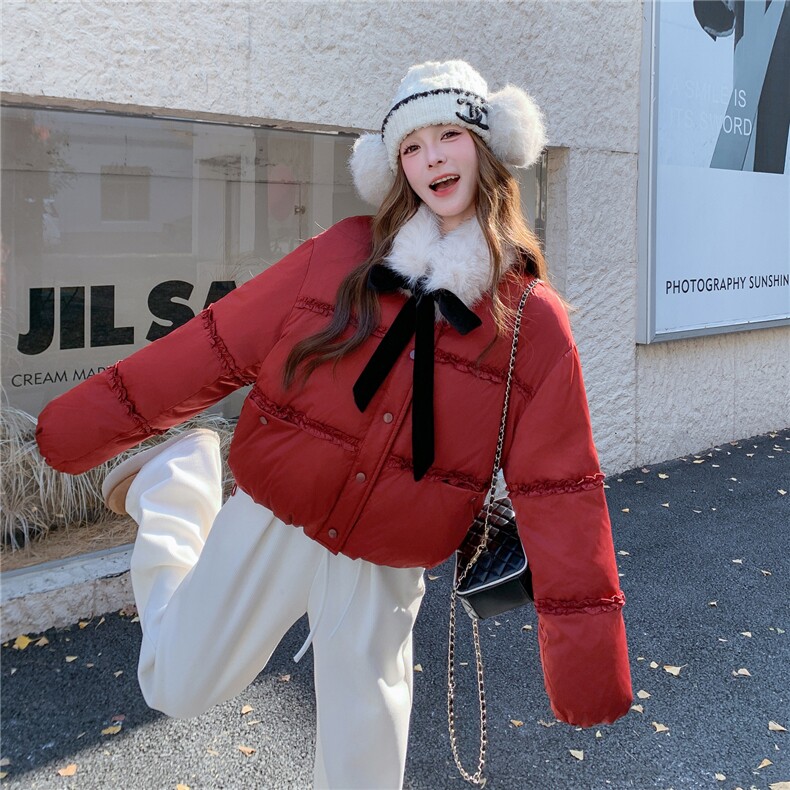 现货新款圣诞双旦新年主推款配环保毛领木耳边羽绒服，女装羽绒服，乐吉娜