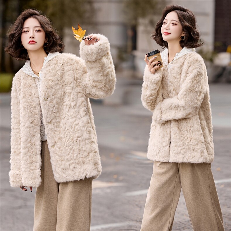 皮毛一体外套女秋季2025新款高级感巨好看轻奢V领中长款毛毛外套,女装羊羔毛/颗粒绒,流量+