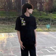 黑色