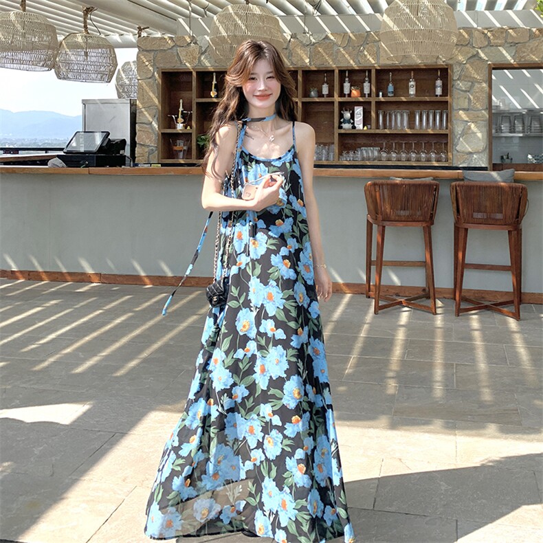 海边度假蓝色碎花吊带连衣裙女2025新款夏日出游穿搭绝美漂亮长裙,女装连衣裙,2C122
