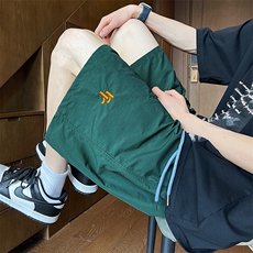 深绿色