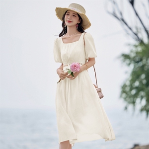 2025夏季方领印花温柔风仙女裙简约设计感泡泡袖高腰连衣裙图片