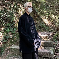 黑色