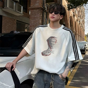 抖音得物品质二开240克宽松纯棉美式潮牌印花三条杠中性风短袖T恤图片