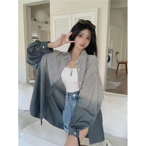 新款大码女装宽松渐变色条纹设计感休闲POLO领衬衫图片