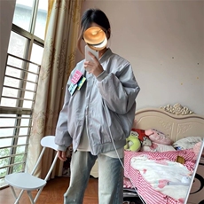 灰色