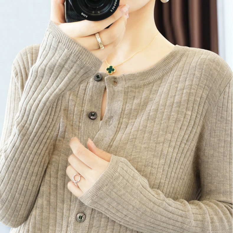 时尚百搭圆领开衫简约修身针织毛衣舒适保暖，女装针织衫/毛衣，大美人包芯纱店