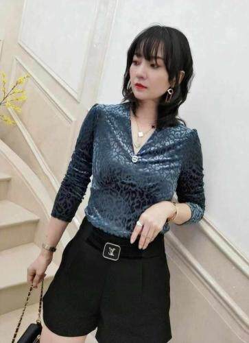 V领植绒烧花绿豹点,女装,赫琳娜