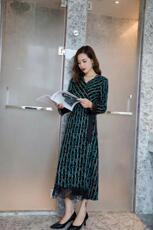 新款碎花气质连衣裙，女装连衣裙，蓝芝衣秀