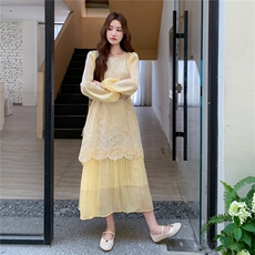 高级感文艺风蕾丝拼接黄色长袖连衣裙女春秋超火好看漂亮收腰长裙，女装连衣裙，2C158