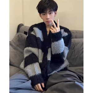 撞色V领开衫毛衣男慵懒风宽松条纹仿水貂绒针织情侣外套 MY9179图片