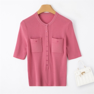 2025年夏季时尚新款纯色潮时尚翻领双兜短袖，女装T恤，润匹羊绒