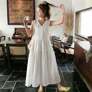 白色V领无袖背心连衣裙女2025夏季新款超好看度假风绝美初恋长裙图片