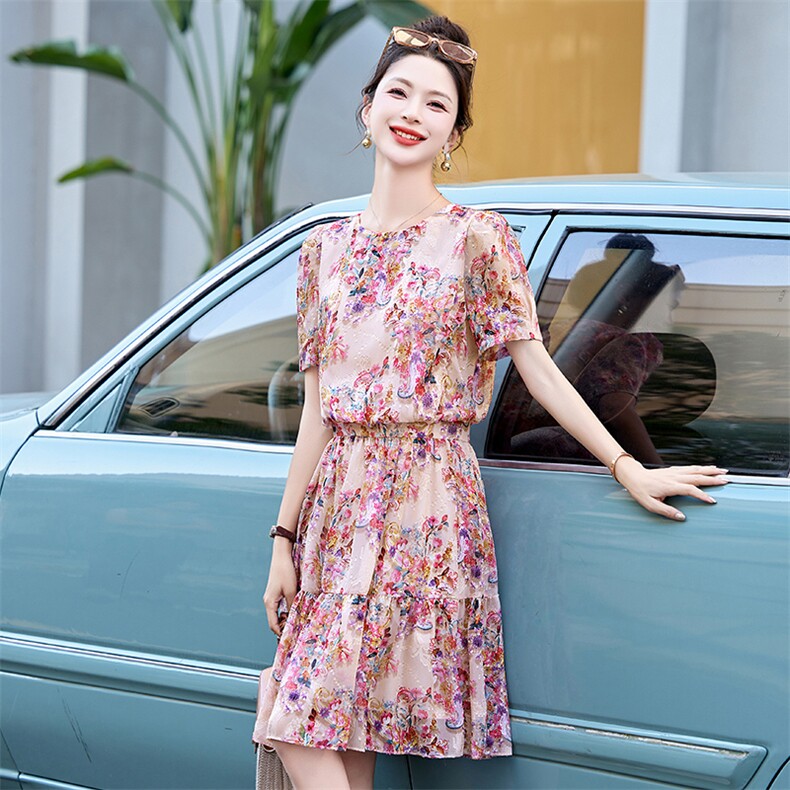 碎花连衣裙女2025年夏季新款小个子洋气时髦收腰显瘦中长款A裙子,女装连衣裙,美沁