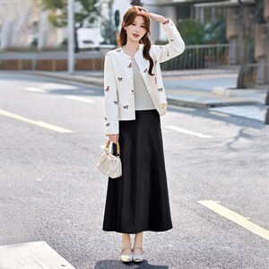 现货重工艺新款新中式春季刺绣提花设计感时尚气质减龄半裙外套，女装短外套，韩美纤衣