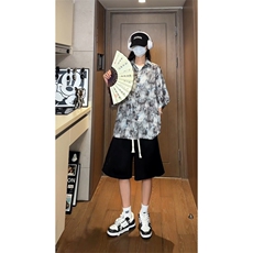 灰色