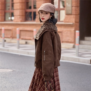 现货羽绒服外套女2025年冬季新款时尚羊羔毛拼接羽绒外套女图片