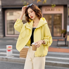 2026年早春新款休闲时尚连帽拉链开衫外套温柔韩版百搭洋气上衣女，女装短外套，梦懿尔