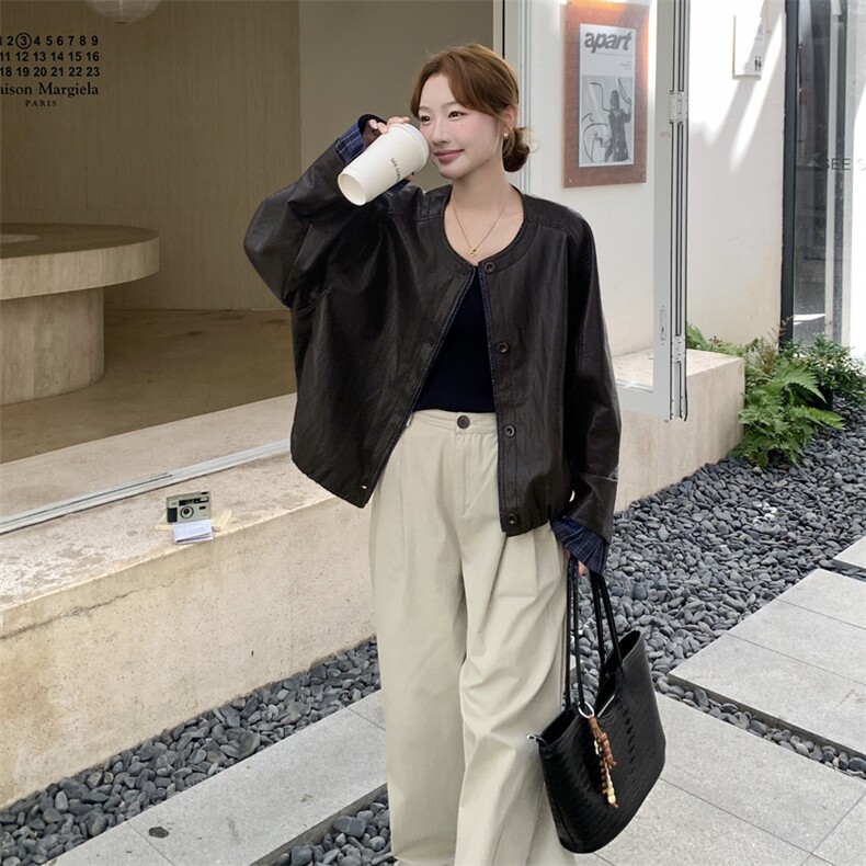 御姐轻熟风圆领皮衣外套女2025秋季新款设计感格子袖口拼接短夹克,女装皮衣,2C159