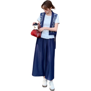 时尚复古刺绣绣花马甲套装女夏季2025年新款短袖T恤阔腿裤三件套图片