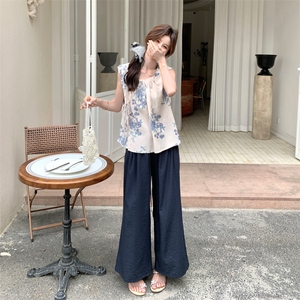 温柔系穿搭显瘦刺绣印花马甲套装女夏新款藏青色休闲阔腿裤两件套图片