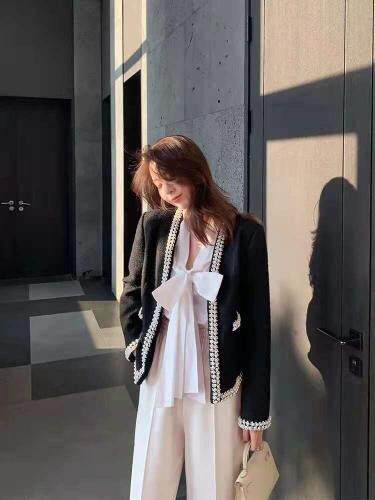 秋装新款气质重工珍珠镶边洋气毛呢外套，女装毛呢外套，紫燕千娇