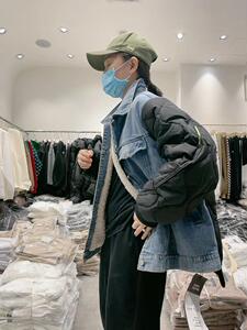 设计牛仔拼羽绒图片